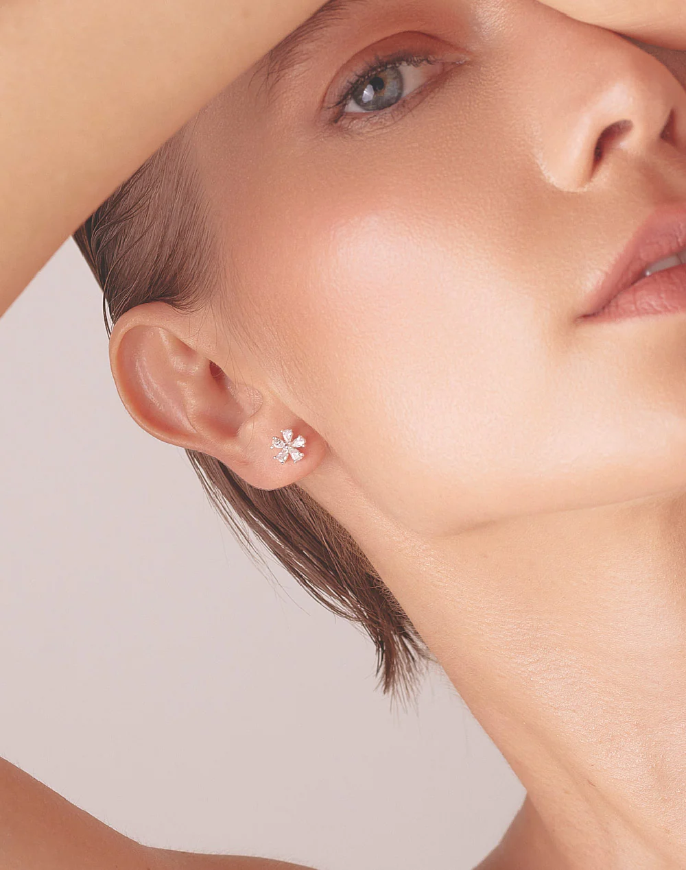 Aretes en Plata 925 Flor Clear - Image 3