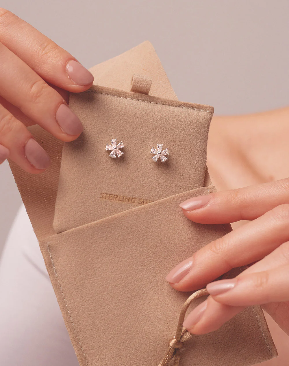 Aretes en Plata 925 Flor Clear - Image 6