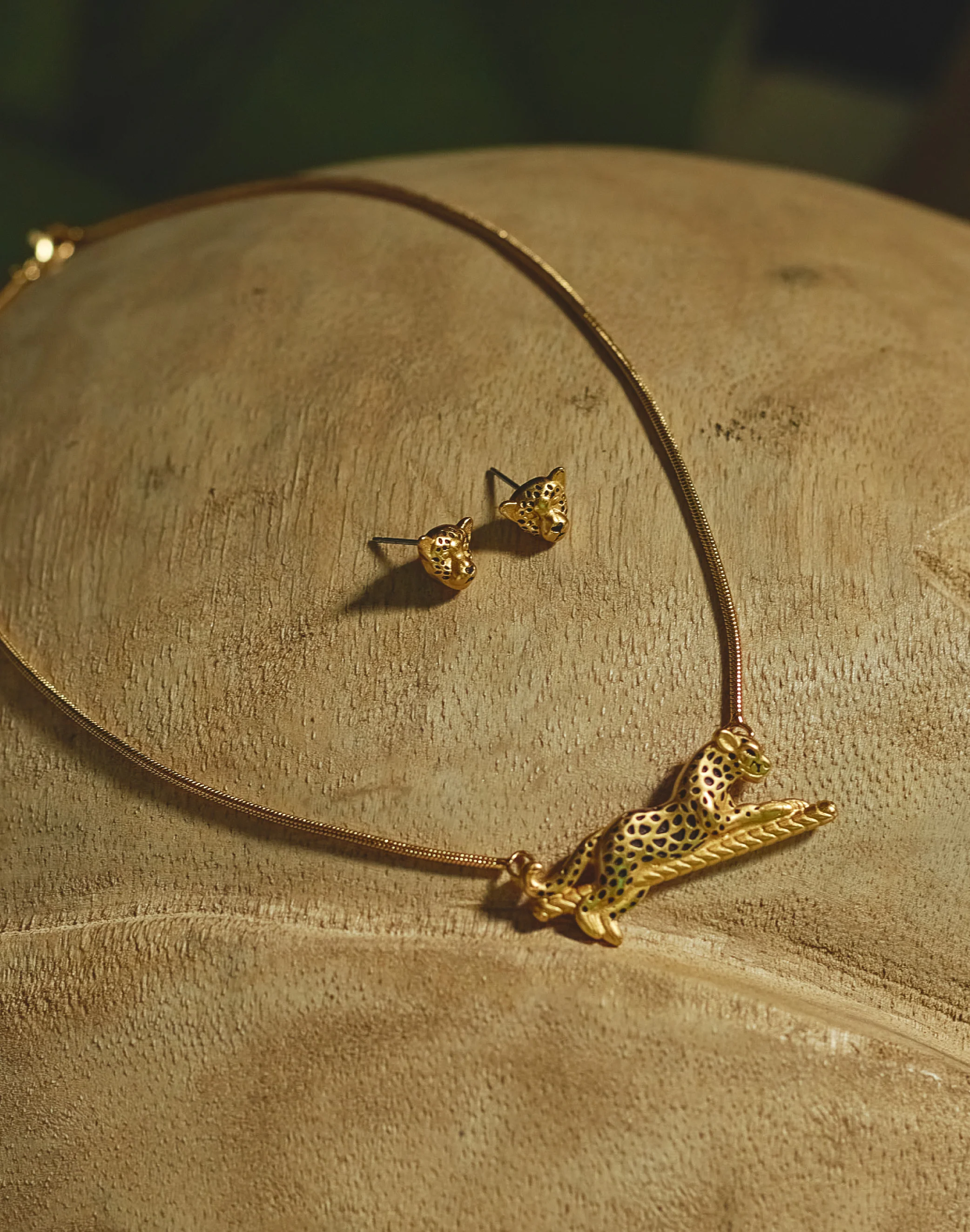 Set de Collar + Topos Jaguar - Image 2