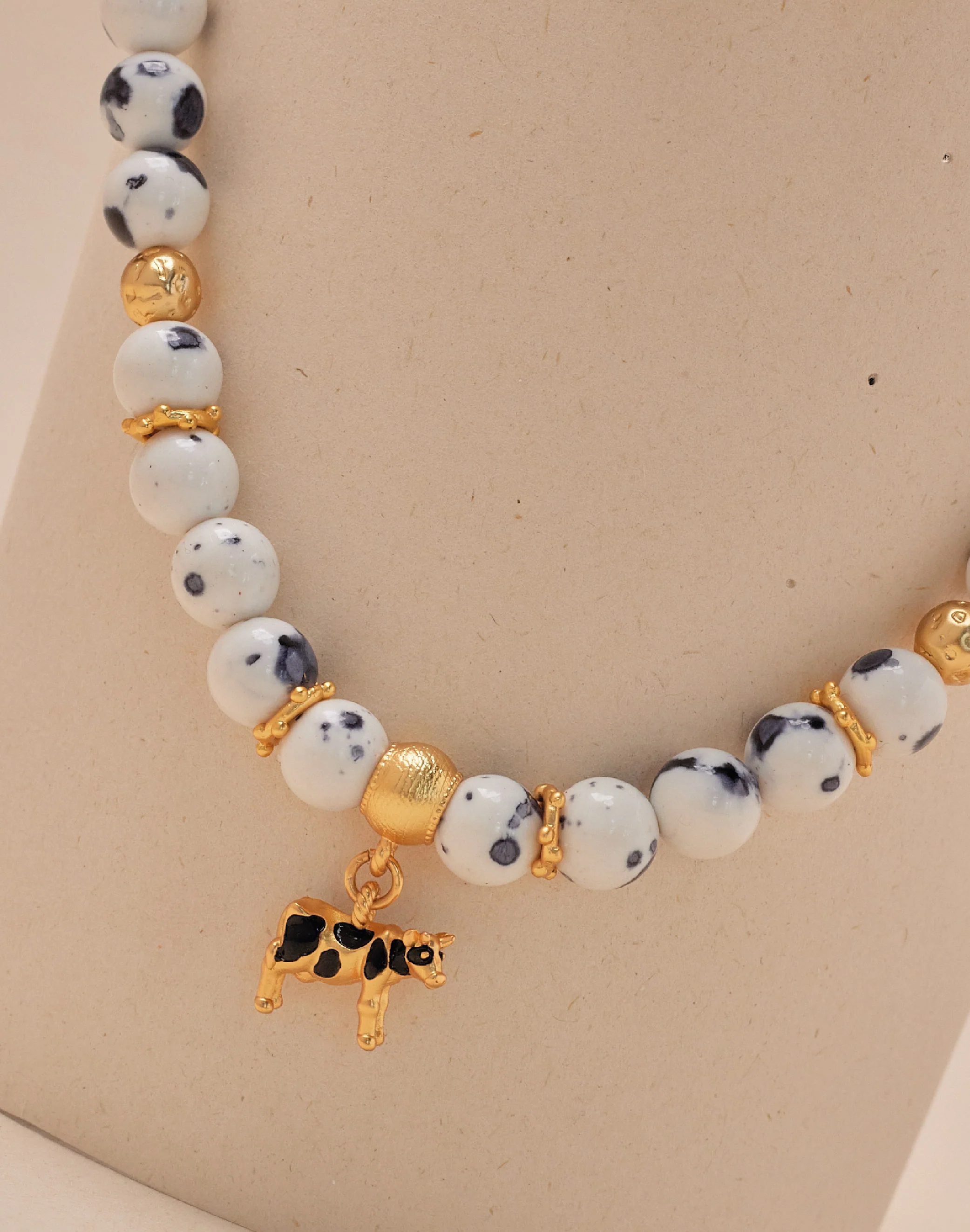 Set de Collar y Aretes Vaca - Image 8